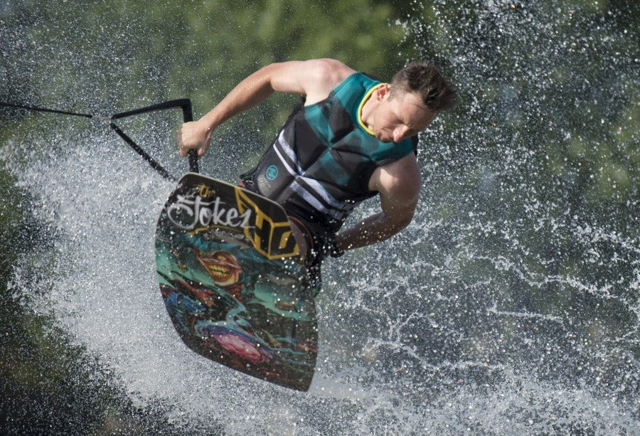 KNEEBOARDING