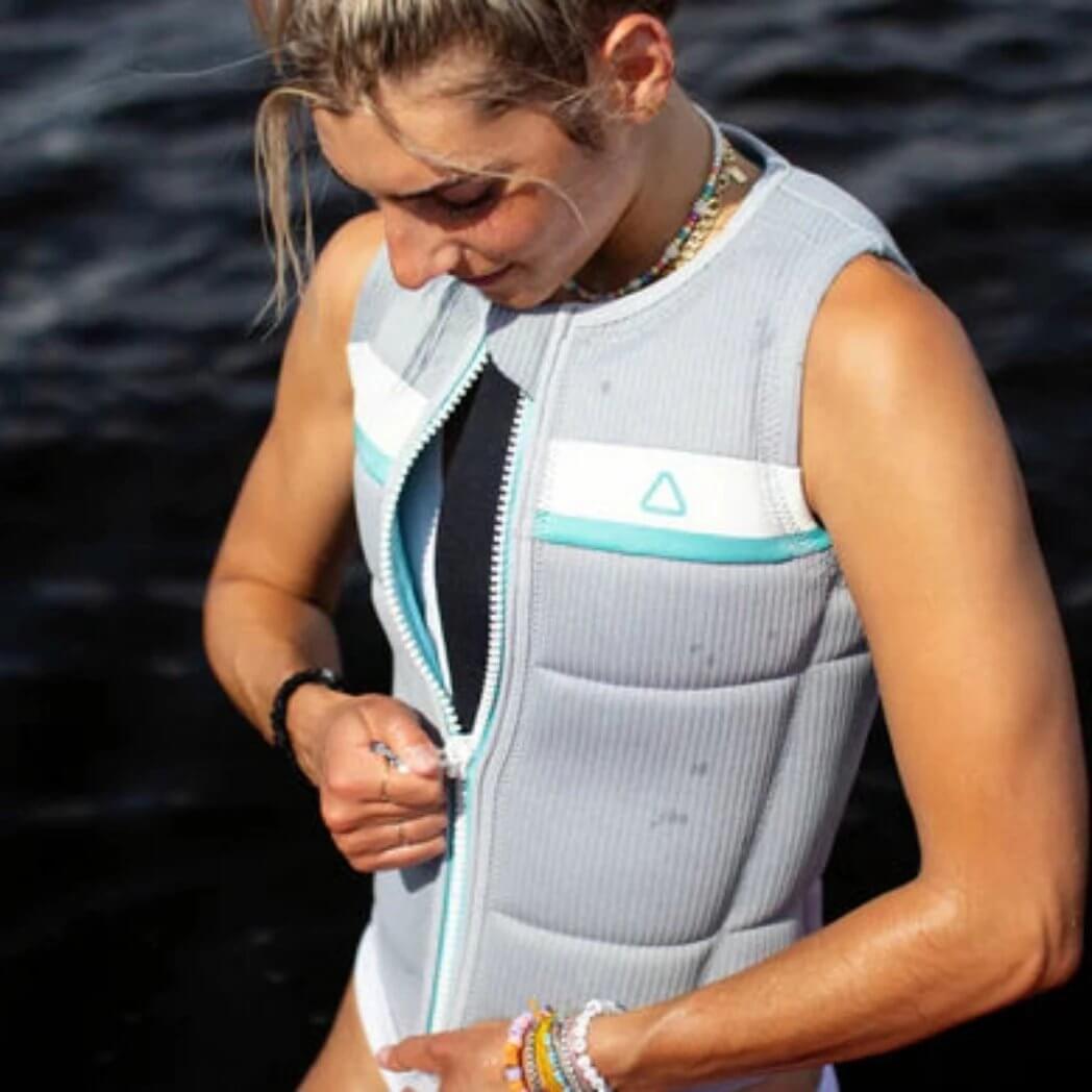 WOMEN'S LIFE JACKETS