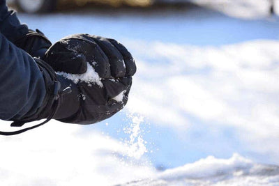 Choosing the Right Ski Gloves for Skiing and Snowboarding